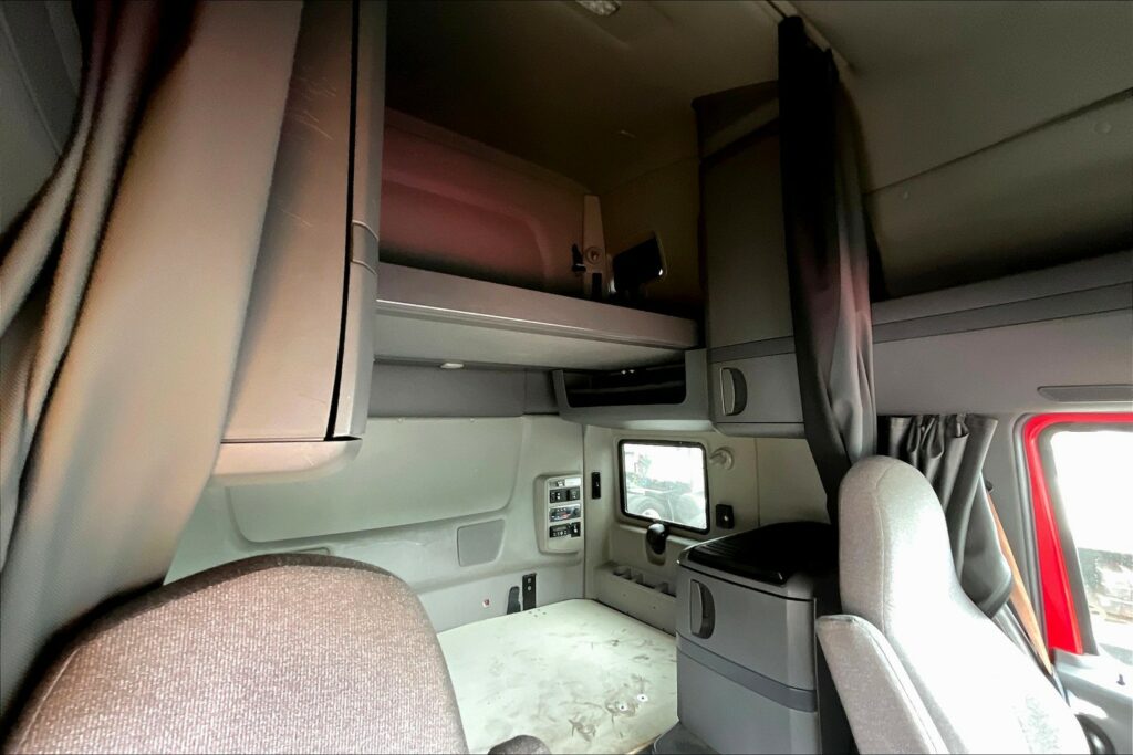 2021 INT LT625 6×4 Sleeper