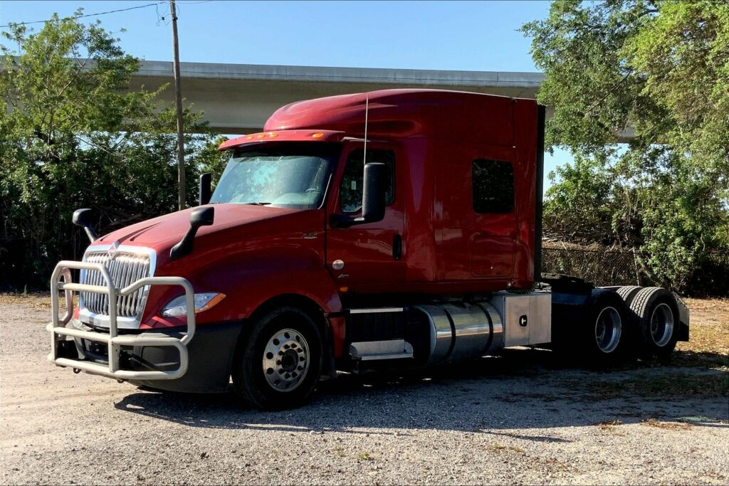 2021 INT LT625 6×4 Sleeper