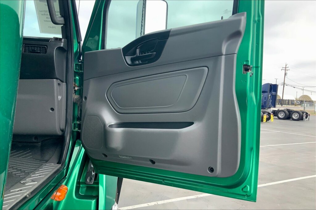 2020 INT LT625 6×4 Sleeper