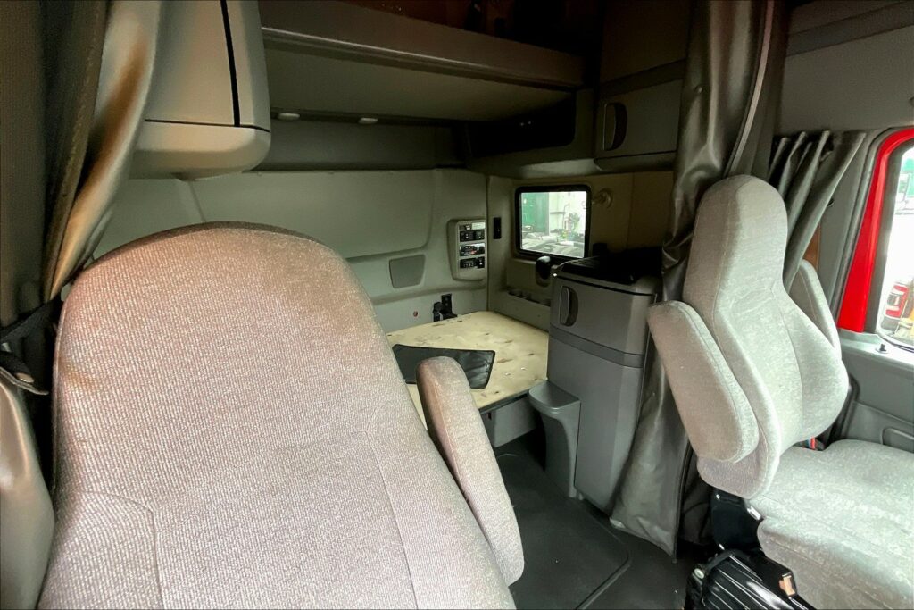 2021 INT LT625 6×4 Sleeper