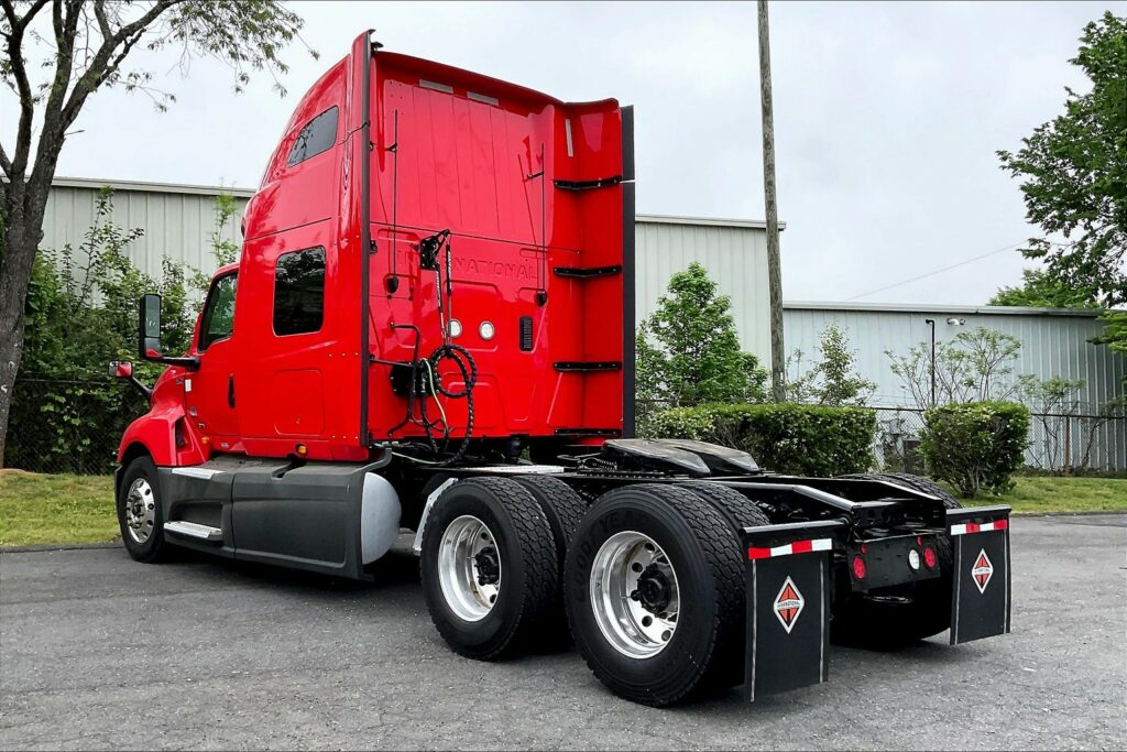 2021 INT LT625 6×4 Sleeper