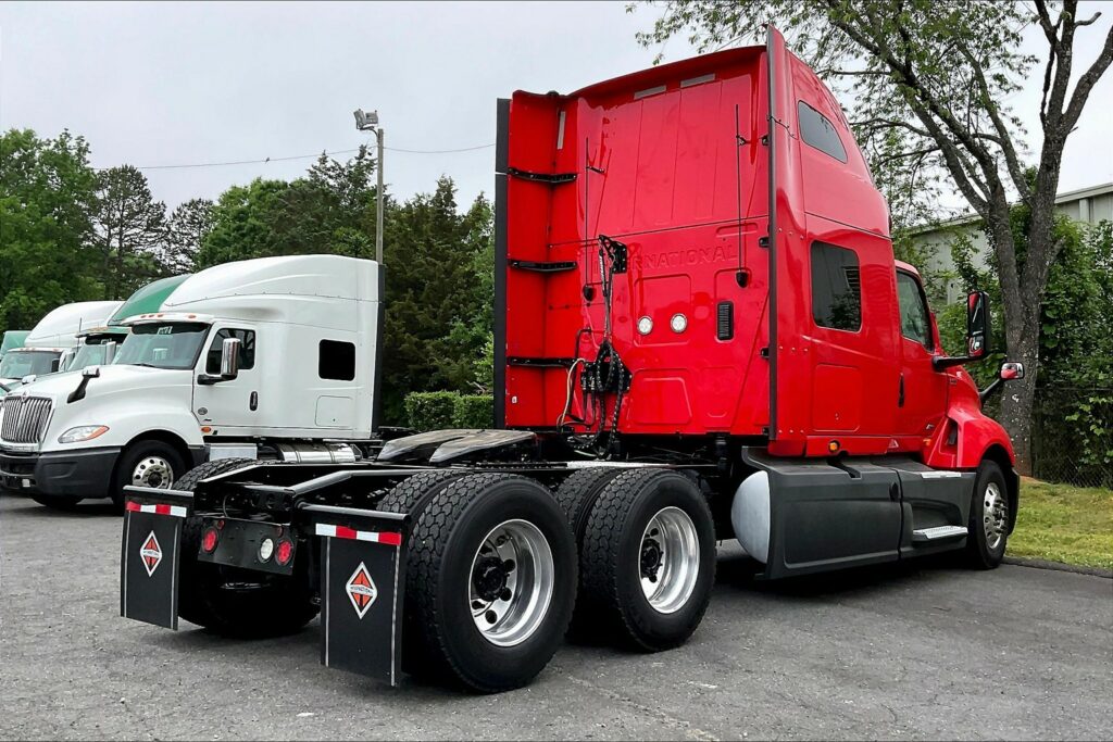 2021 INT LT625 6×4 Sleeper