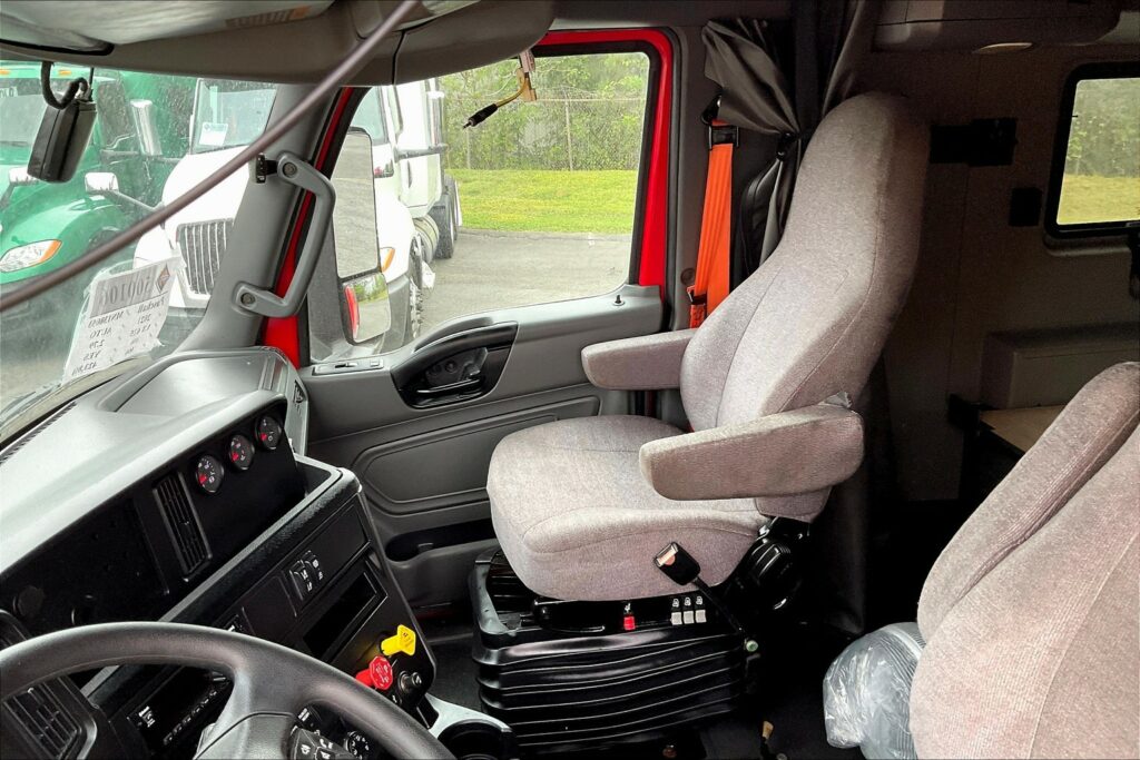 2021 INT LT625 6×4 Sleeper