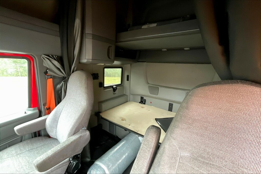 2021 INT LT625 6×4 Sleeper