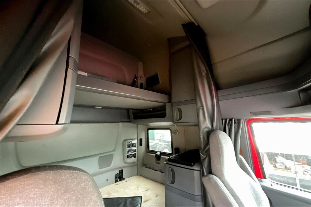 2021 INT LT625 6×4 Sleeper