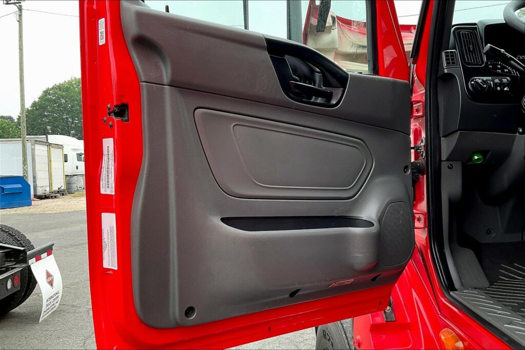 2021 INT LT625 6×4 Sleeper