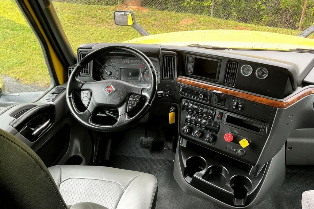2021 INT LT625 6×4 Sleeper