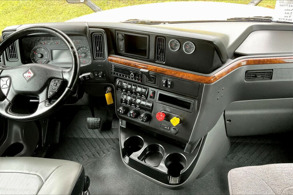 2021 INT LT625 6×4 Sleeper