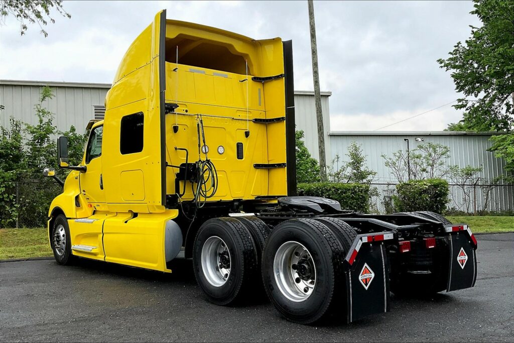 2021 INT LT625 6×4 Sleeper