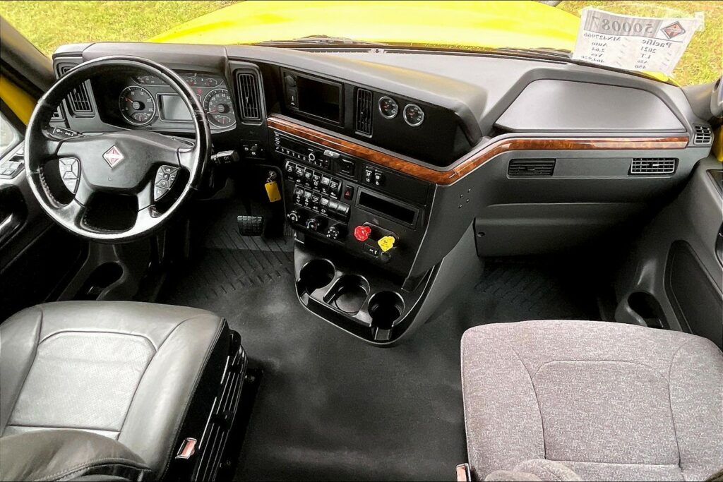 2021 INT LT625 6×4 Sleeper