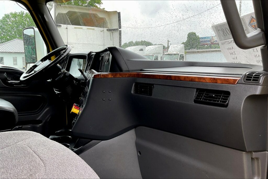 2021 INT LT625 6×4 Sleeper