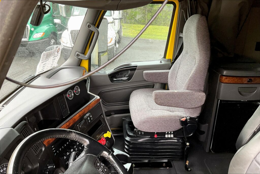 2021 INT LT625 6×4 Sleeper