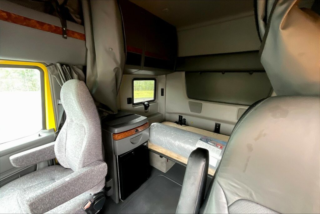 2021 INT LT625 6×4 Sleeper