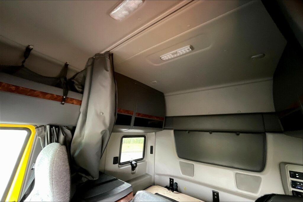 2021 INT LT625 6×4 Sleeper