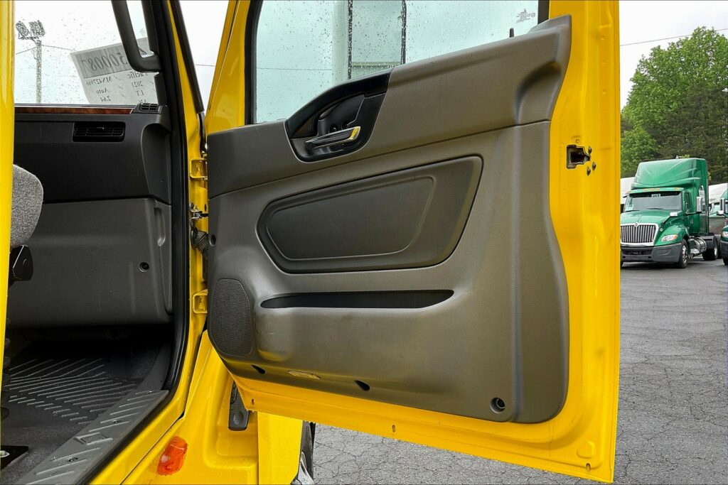 2021 INT LT625 6×4 Sleeper