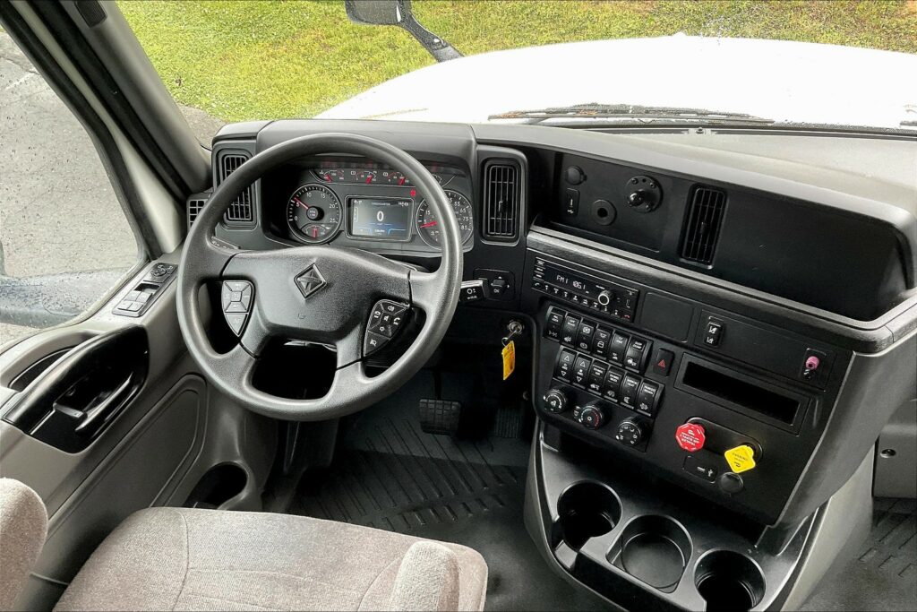 2022 INT LT625 6×4 Sleeper
