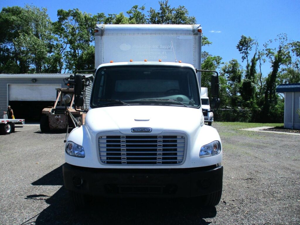 2008 Freightliner M2 106