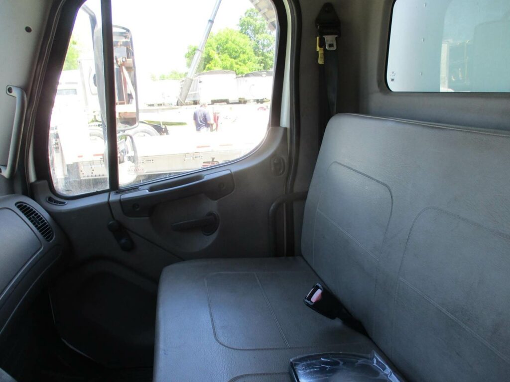 2008 Freightliner M2 106