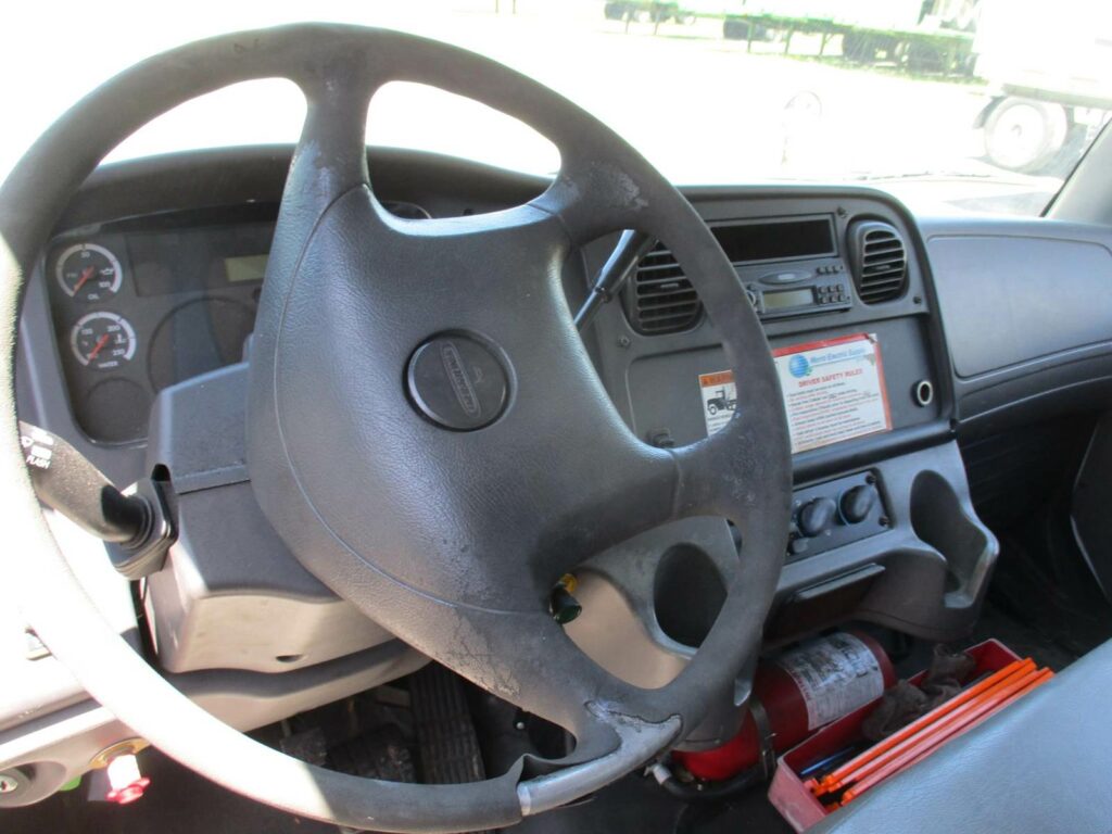 2008 Freightliner M2 106