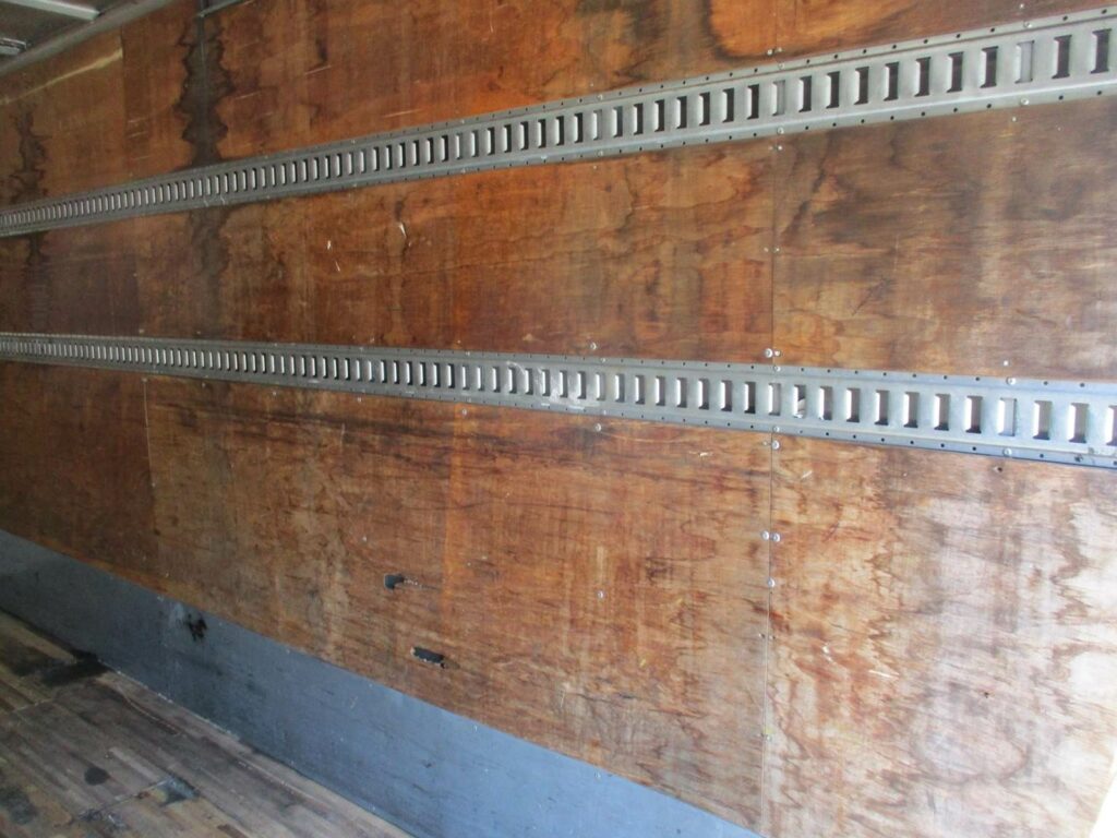 2008 Freightliner M2 106