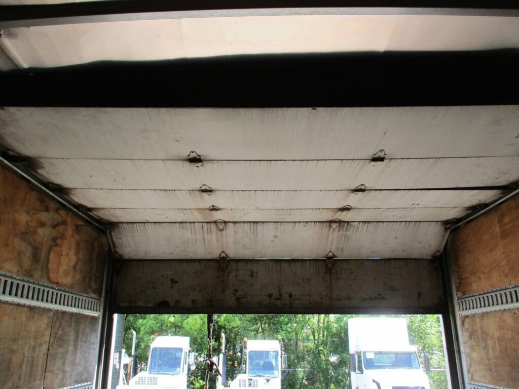 2008 Freightliner M2 106