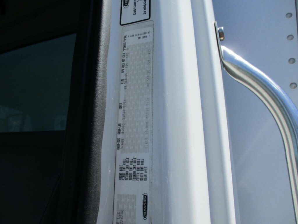 2008 Freightliner M2 106