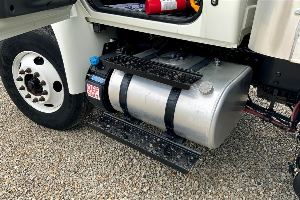 2022 CUM MV607 Medium Conventional