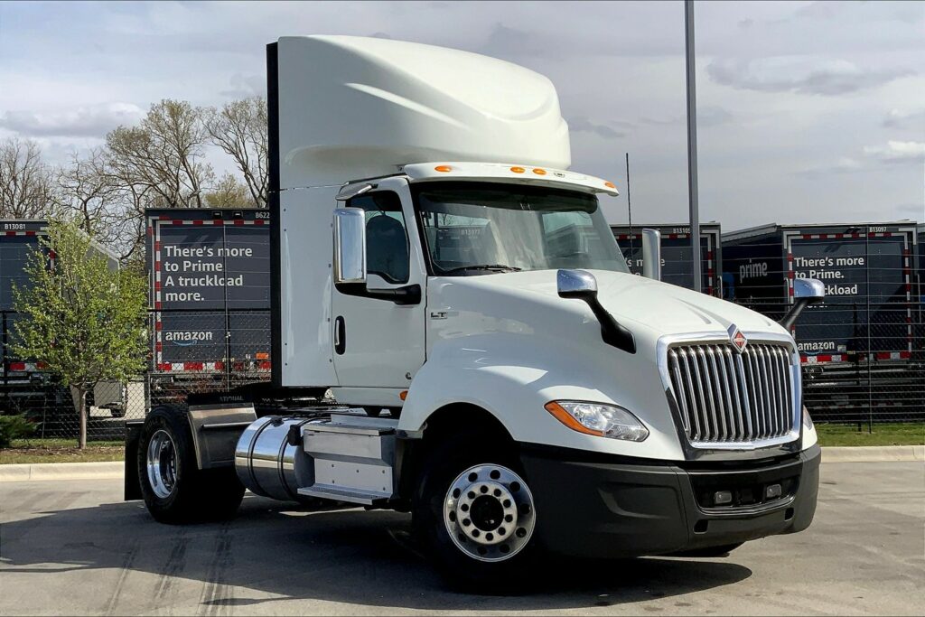 2022 CUM LT625 4×2 Day Cab