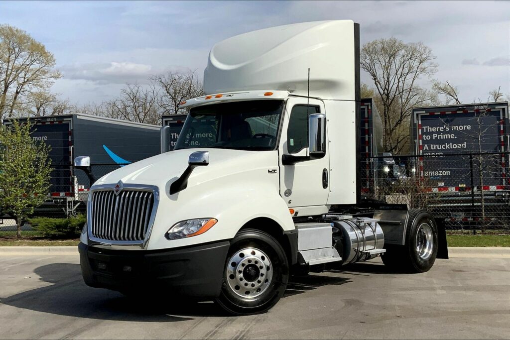 2022 CUM LT625 4×2 Day Cab