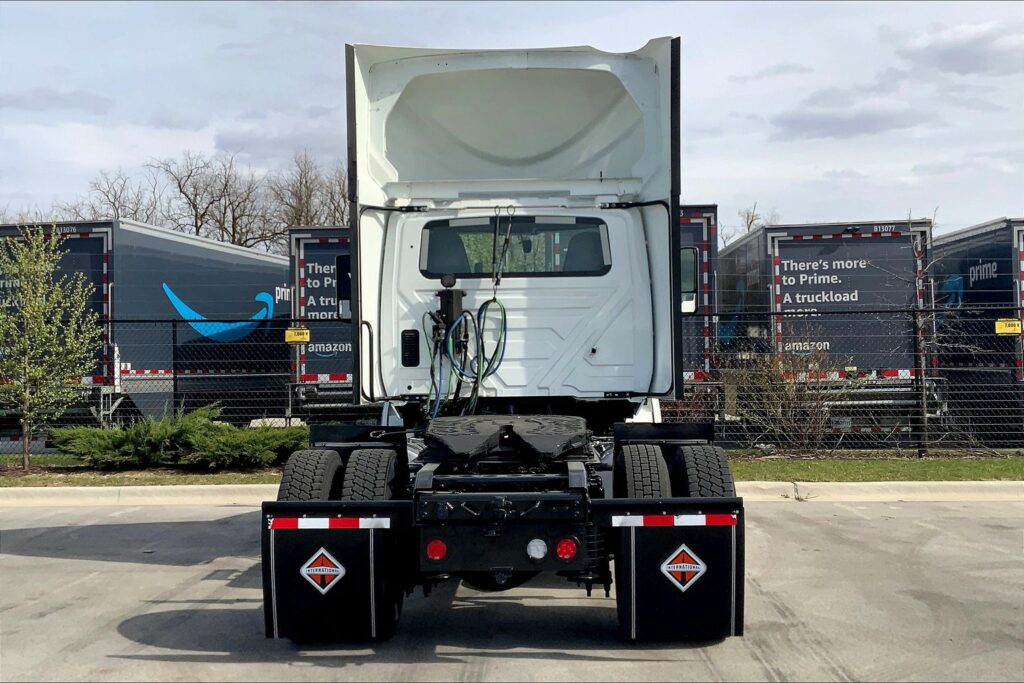 2022 CUM LT625 4×2 Day Cab