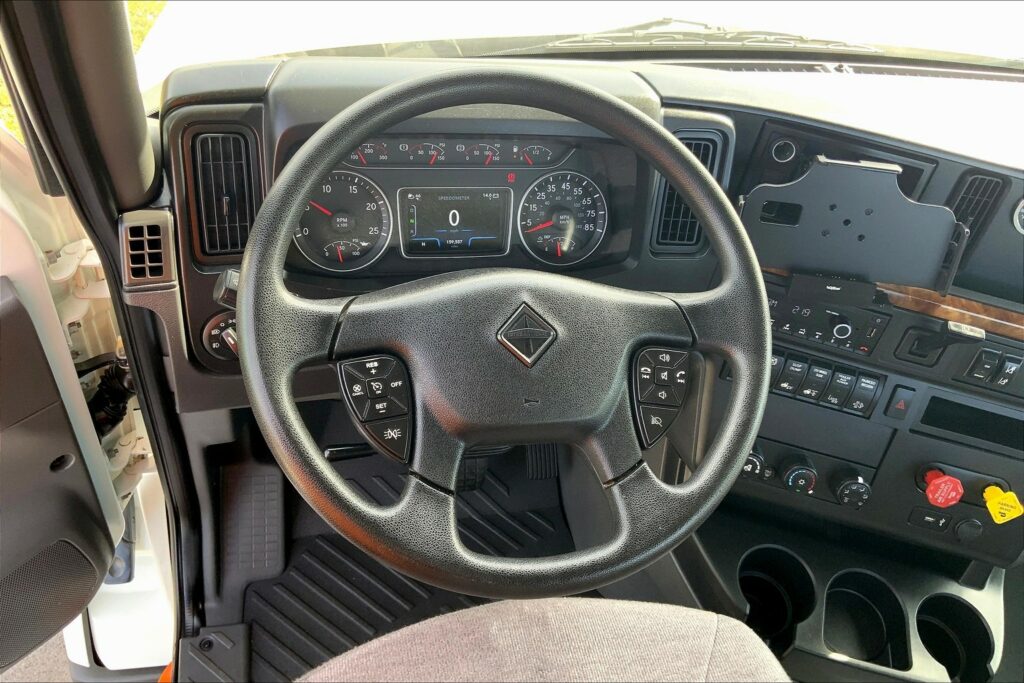 2022 CUM LT625 4×2 Day Cab