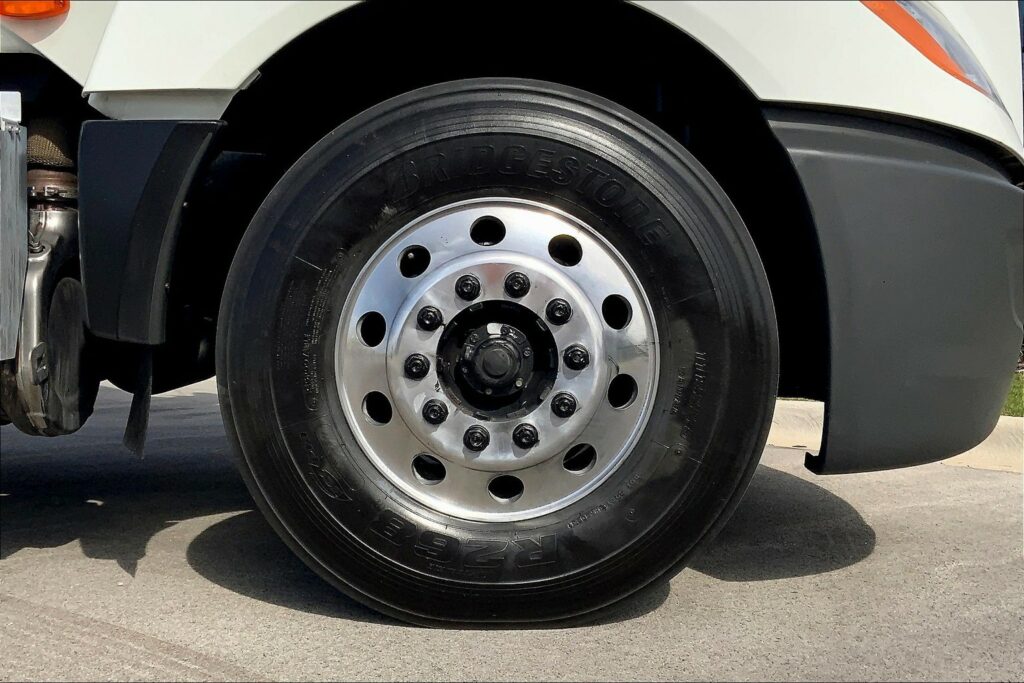 2022 CUM LT625 4×2 Day Cab