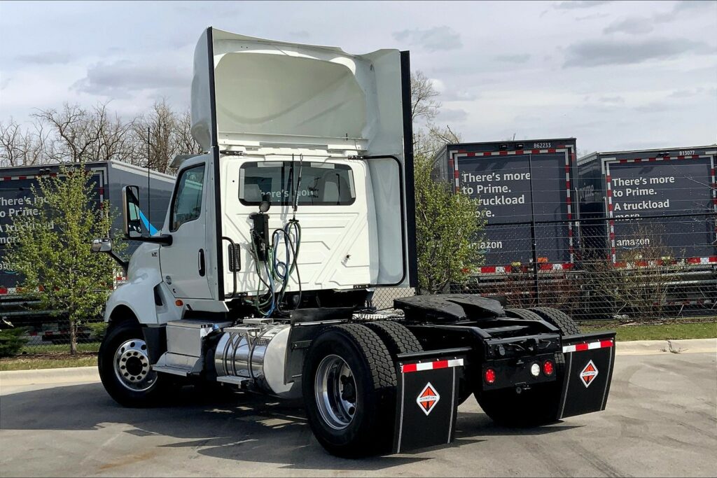 2022 CUM LT625 4×2 Day Cab