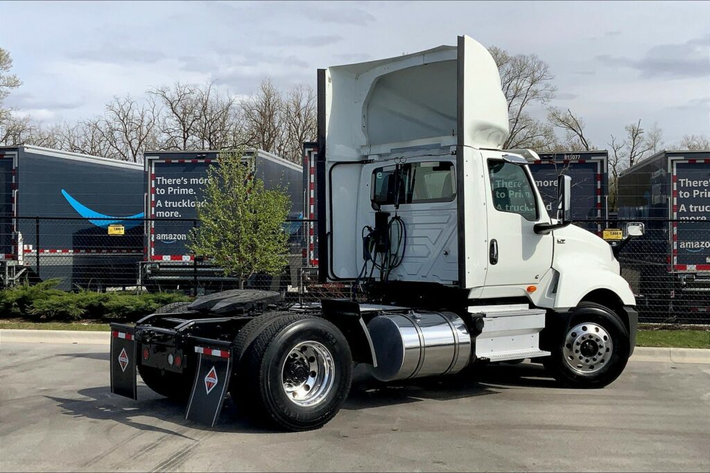 2022 CUM LT625 4×2 Day Cab