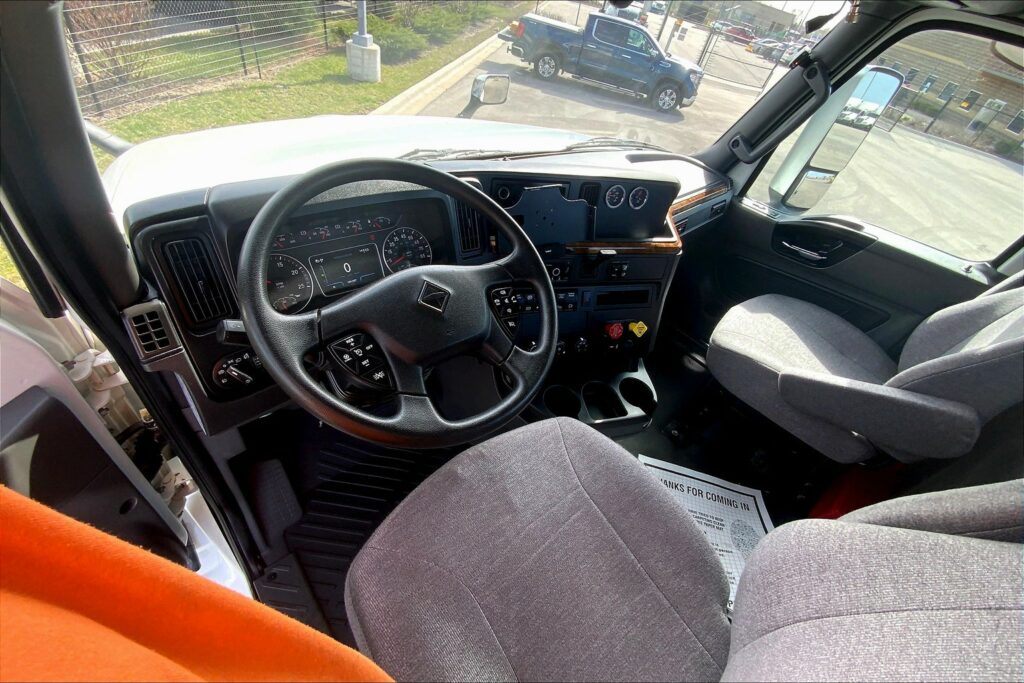 2022 CUM LT625 4×2 Day Cab