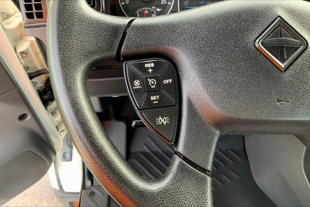 2022 CUM LT625 4×2 Day Cab