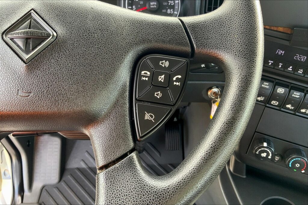 2022 CUM LT625 4×2 Day Cab