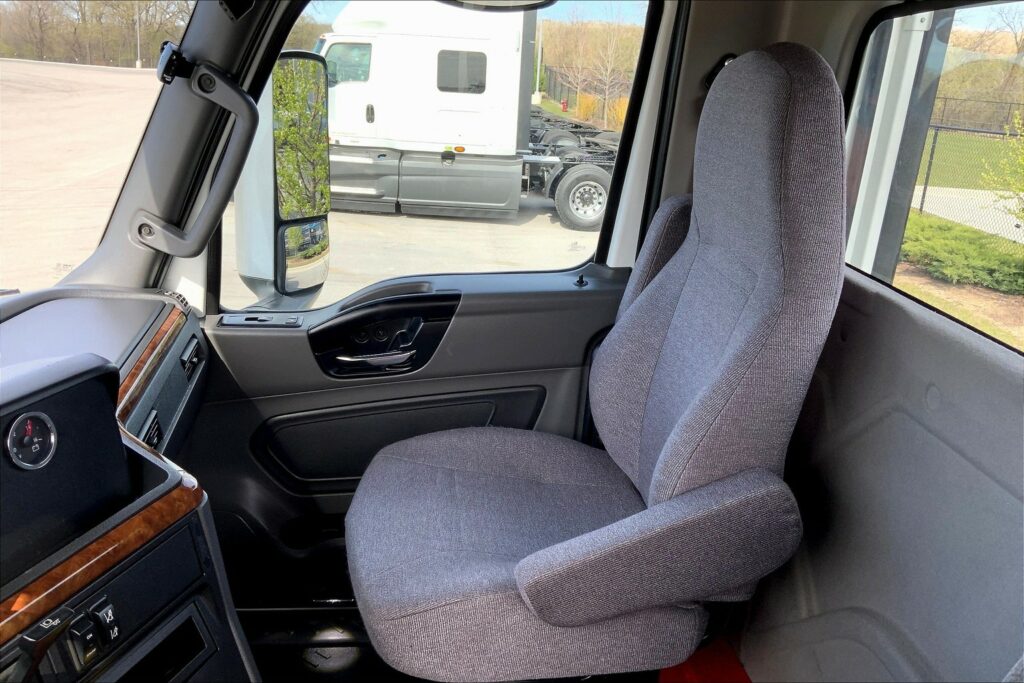 2022 CUM LT625 4×2 Day Cab