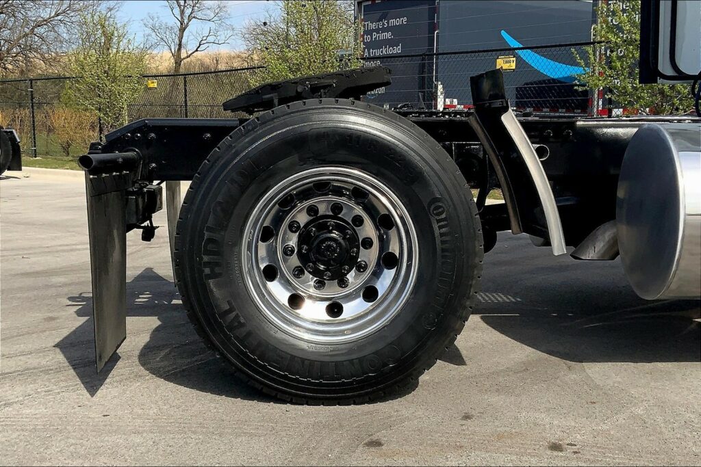 2022 CUM LT625 4×2 Day Cab