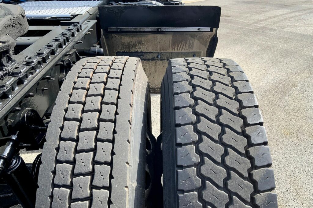 2022 CUM LT625 4×2 Day Cab