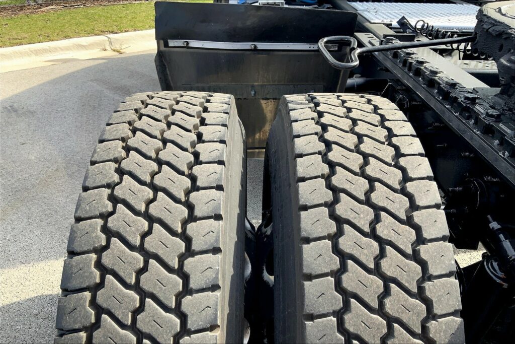 2022 CUM LT625 4×2 Day Cab