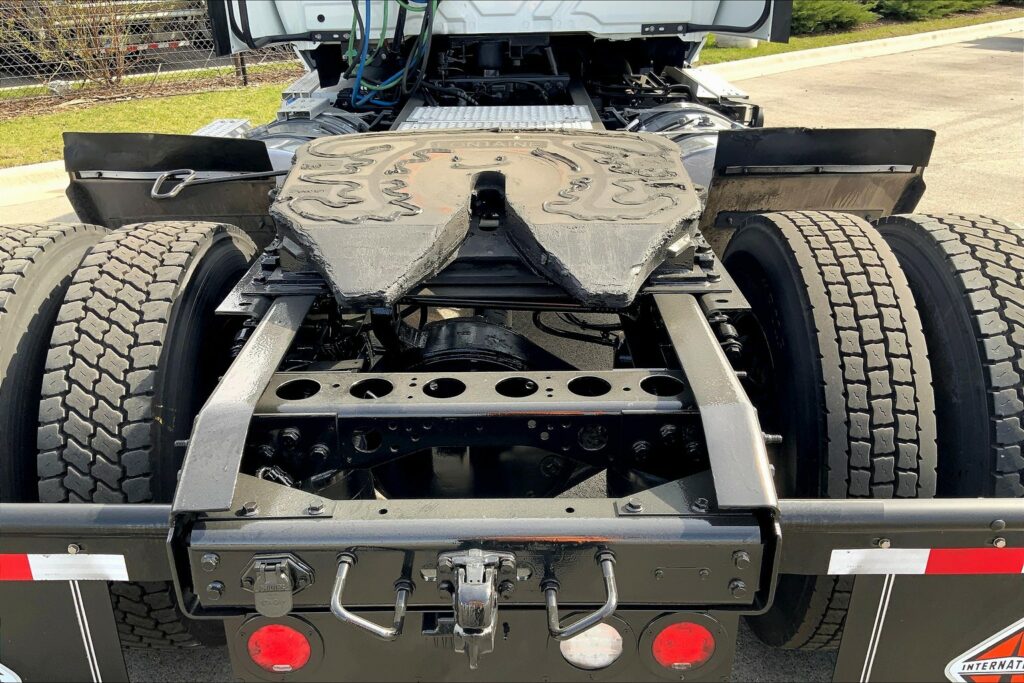 2022 CUM LT625 4×2 Day Cab