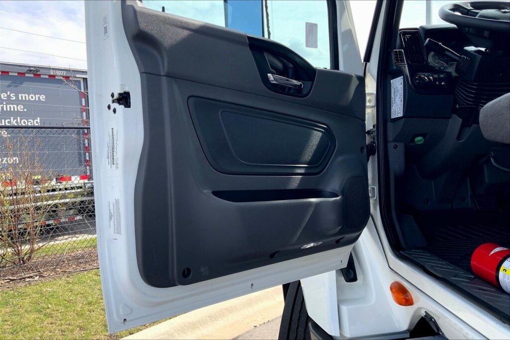 2022 CUM LT625 4×2 Day Cab