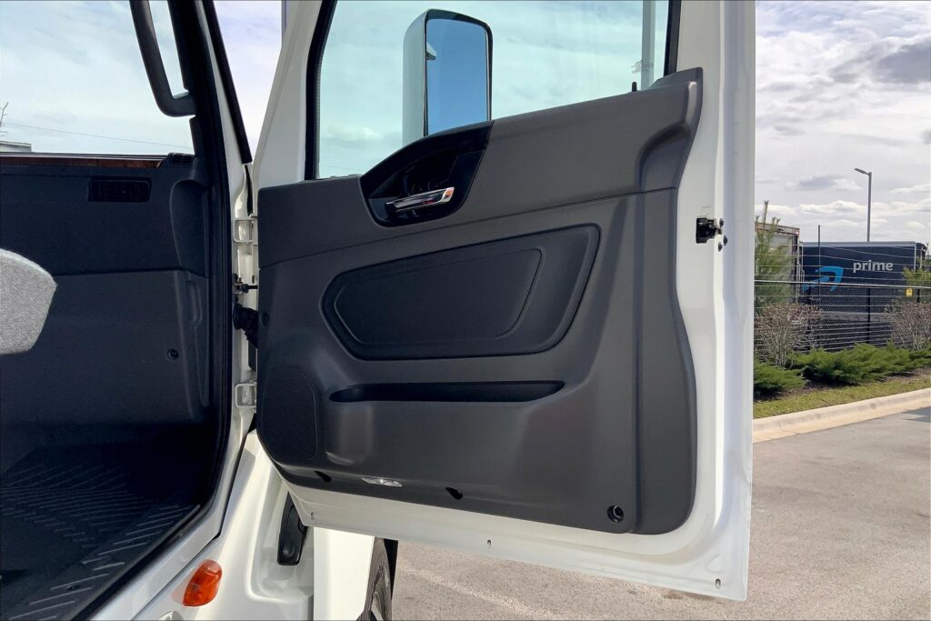 2022 CUM LT625 4×2 Day Cab