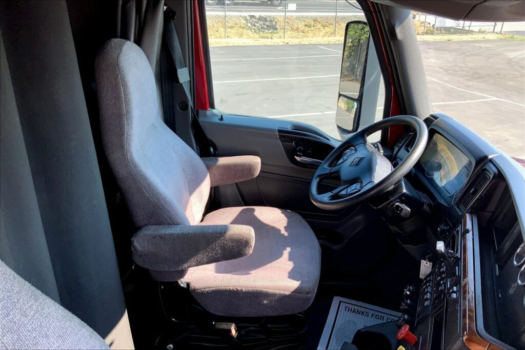 2021 CUM LT625 6×4 Sleeper