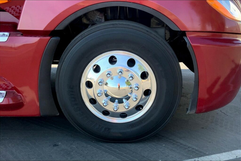 2021 CUM LT625 6×4 Sleeper