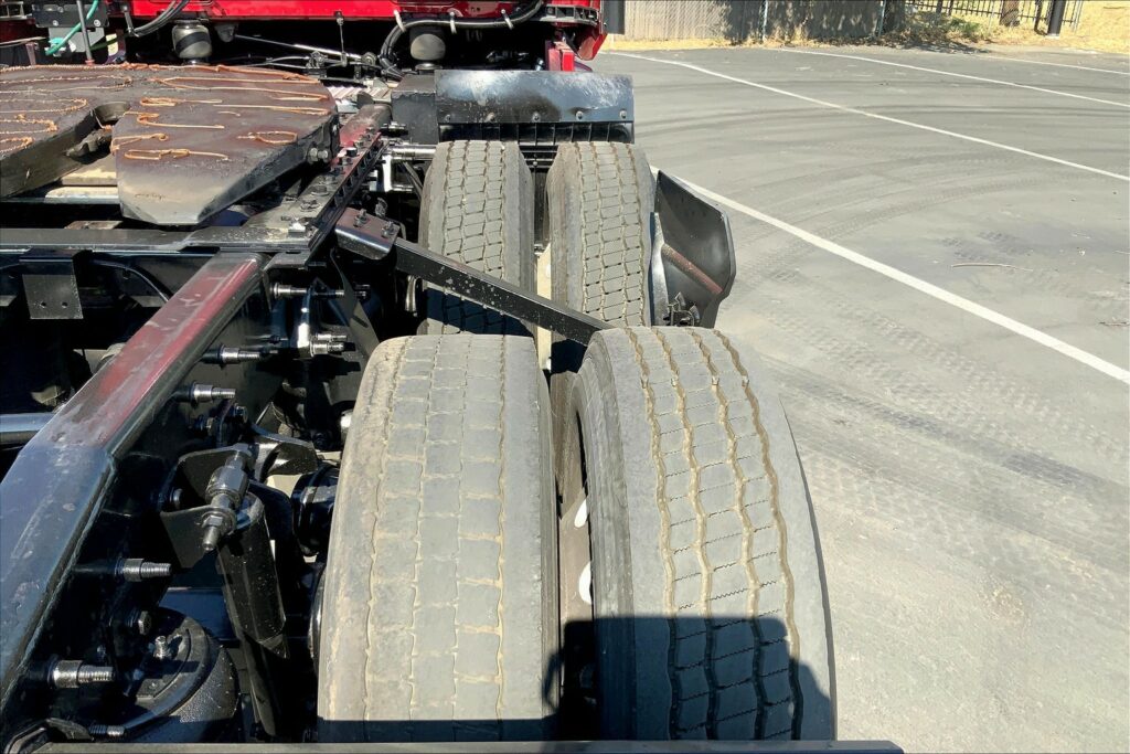 2021 CUM LT625 6×4 Sleeper