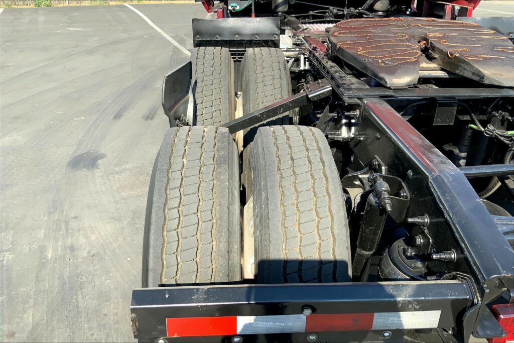 2021 CUM LT625 6×4 Sleeper