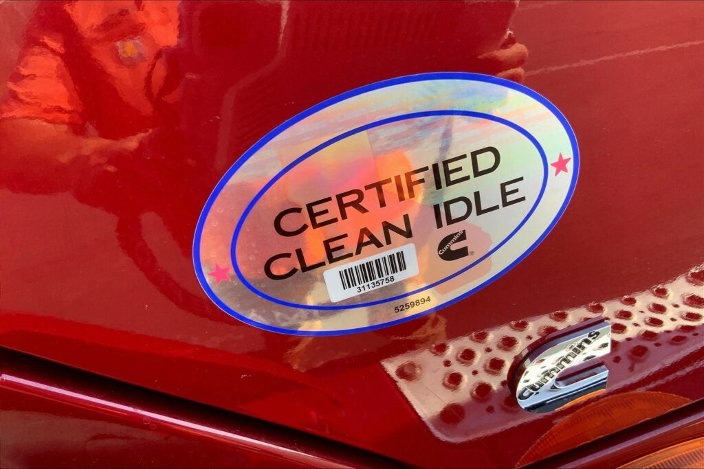 2021 CUM LT625 6×4 Sleeper