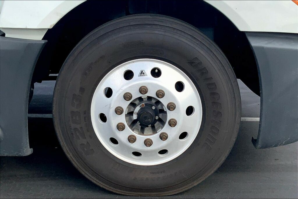 2021 CUM LT625 6×4 Sleeper